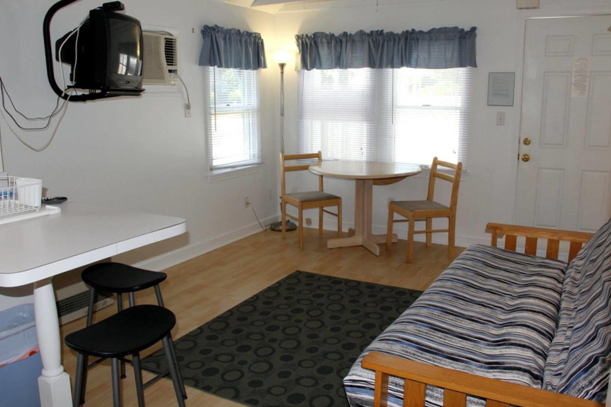 Cape Cod Wishing Well Motel Харуич Порт Екстериор снимка
